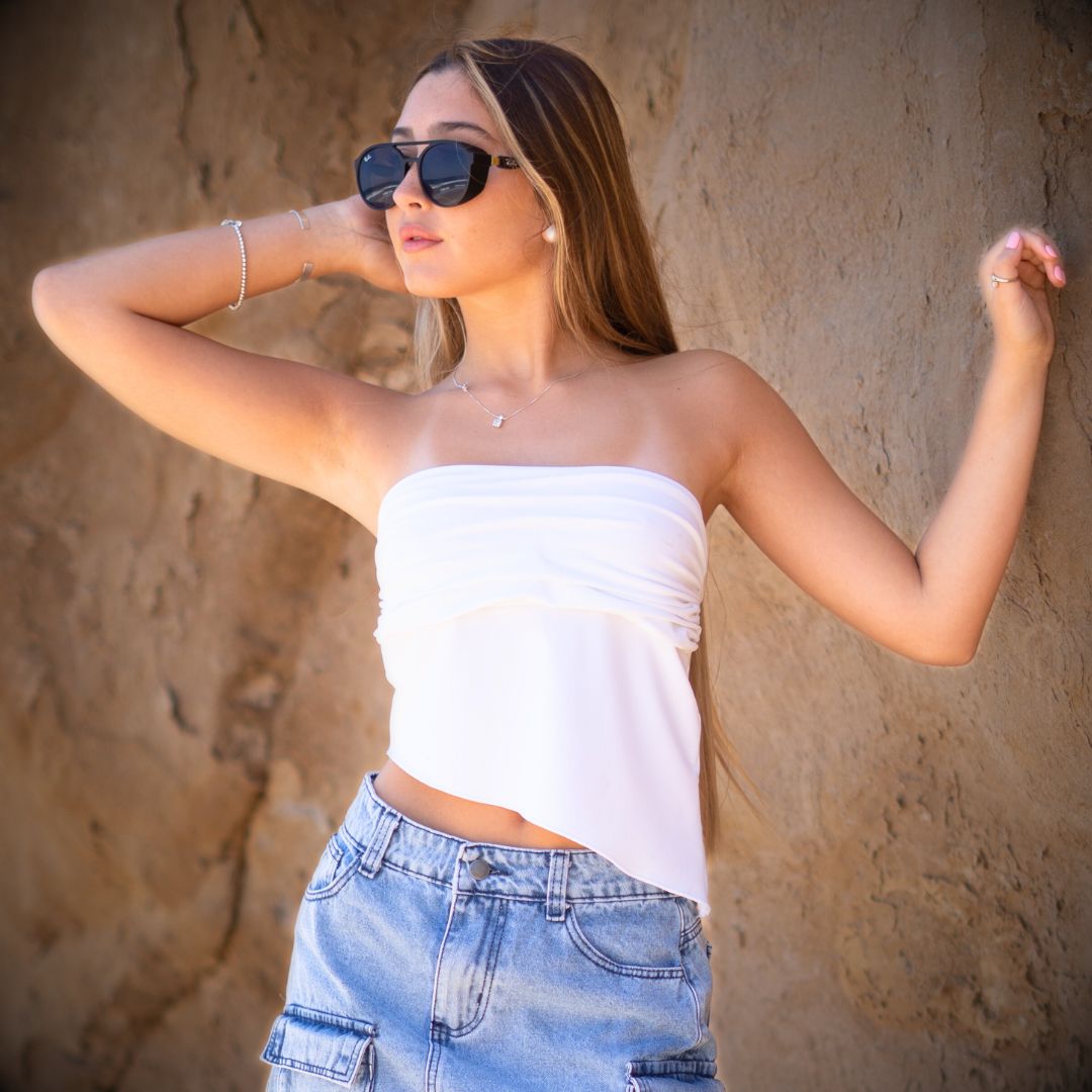 Crop Top Blanco Asimétrico de Lycra Strapless | Adela - MQM