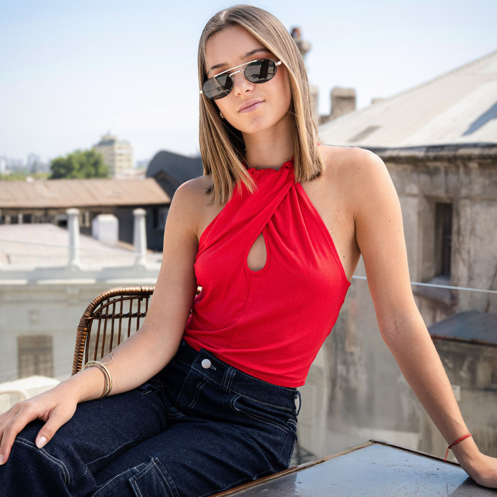Crop Top Rojo Halter con Cuello Alto y Detalle Cruzado | Lord - MQM
