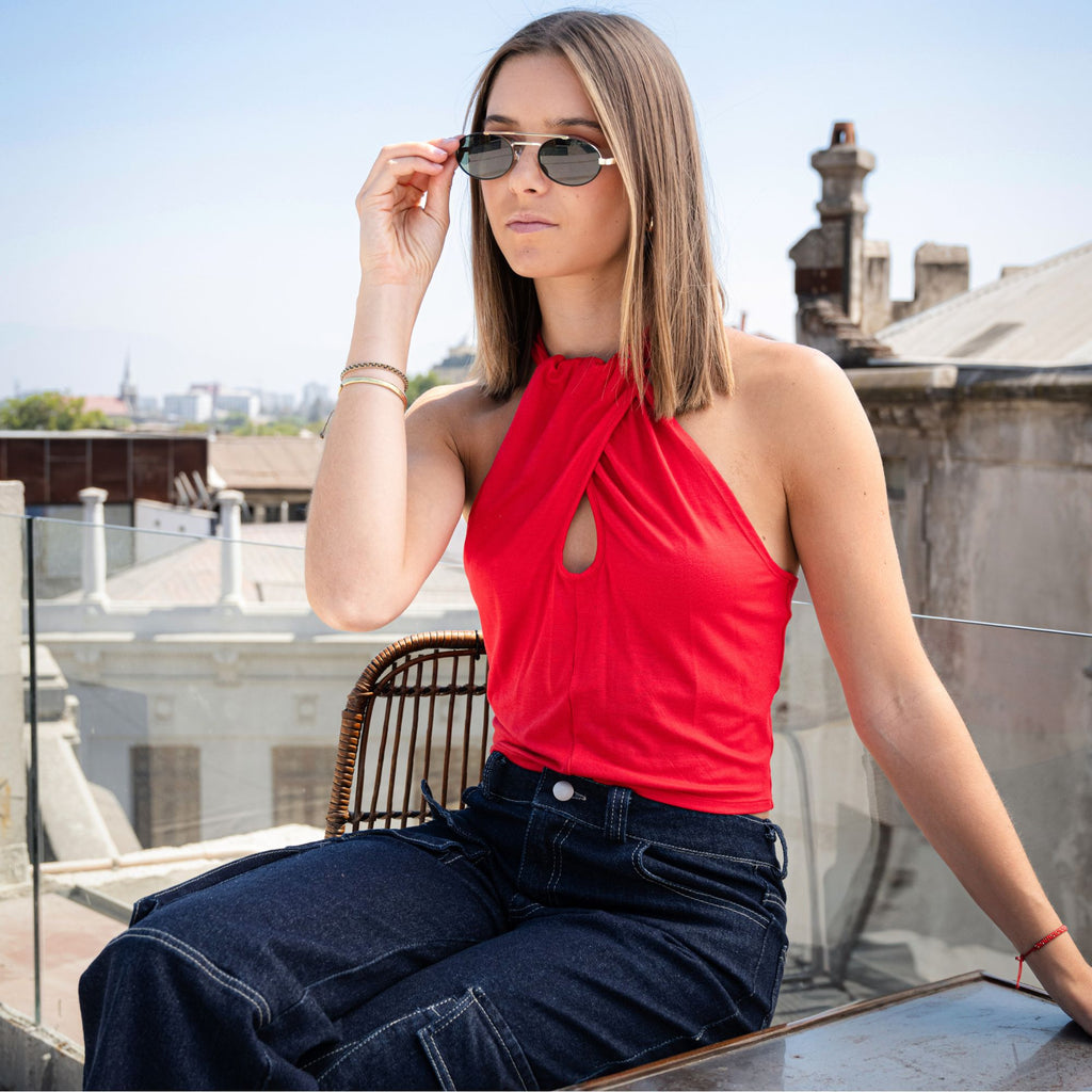 Crop Top Rojo Halter con Cuello Alto y Detalle Cruzado | Lord - MQM