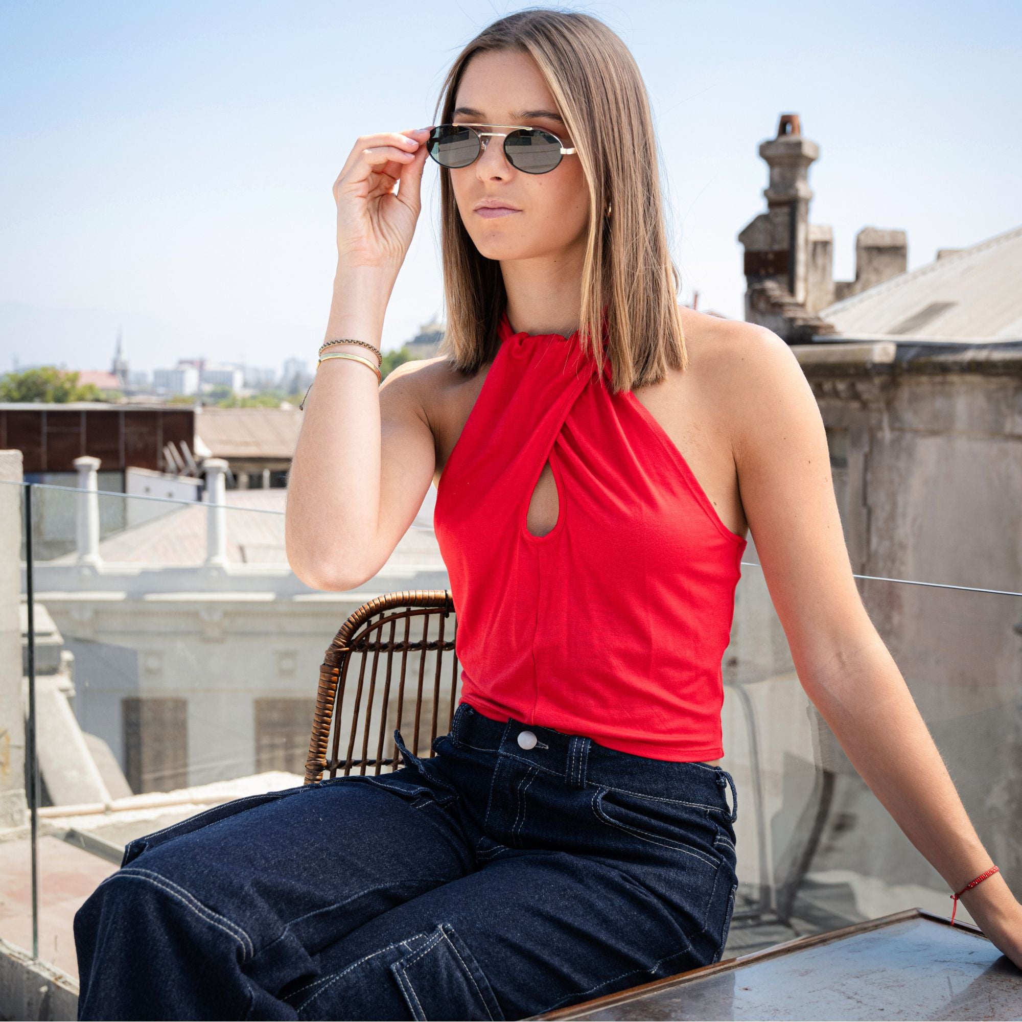 Crop Top Rojo Halter con Cuello Alto y Detalle Cruzado | Lord - MQM