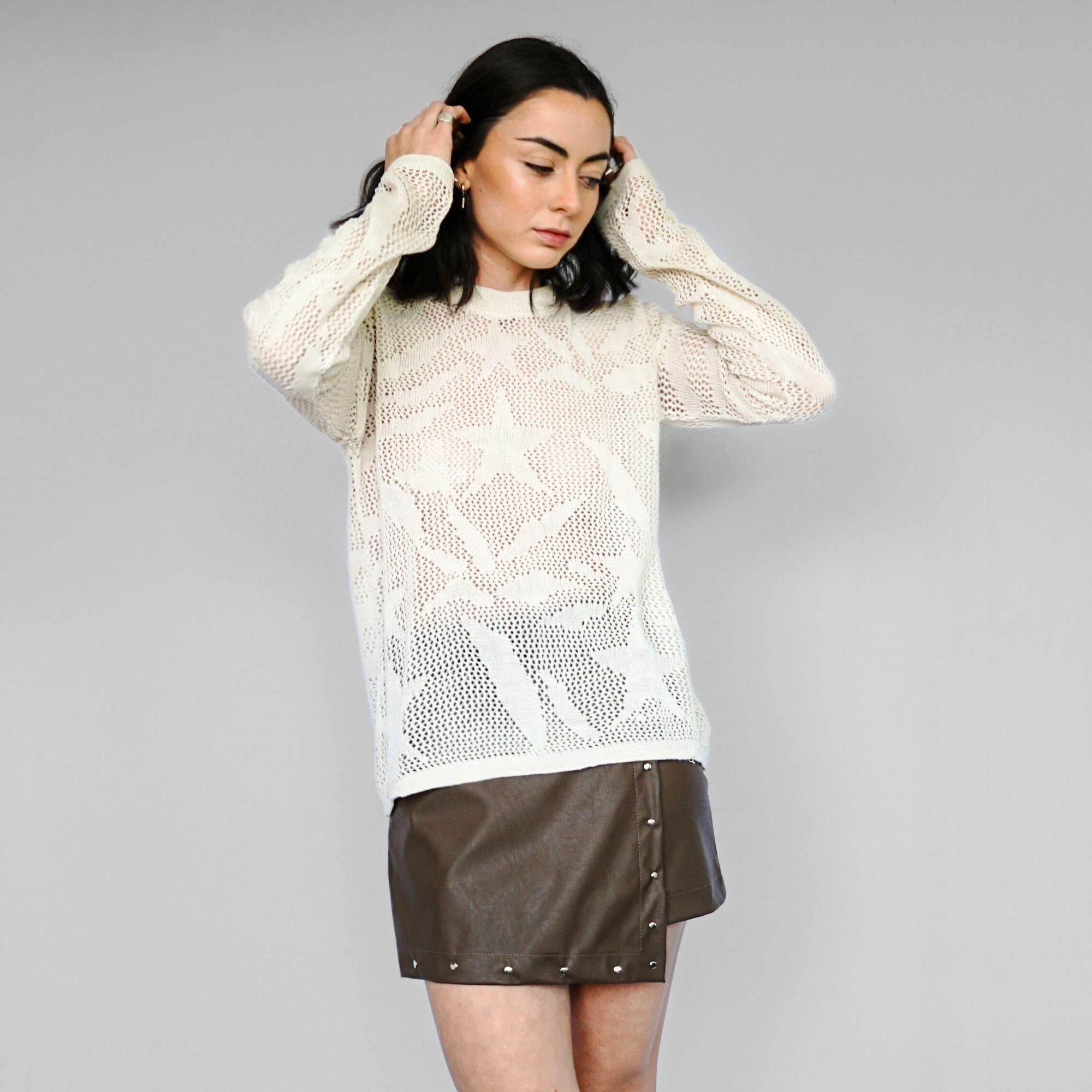 Sweater Mujer Blanco Crudo Tejido Calado Tipo Crochet Estrellas | Henne - MQM