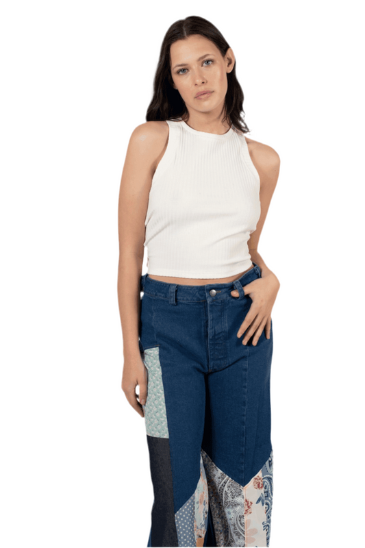 Crop Top Blanco con Diseño Cruzado y Amarras en la Espalda