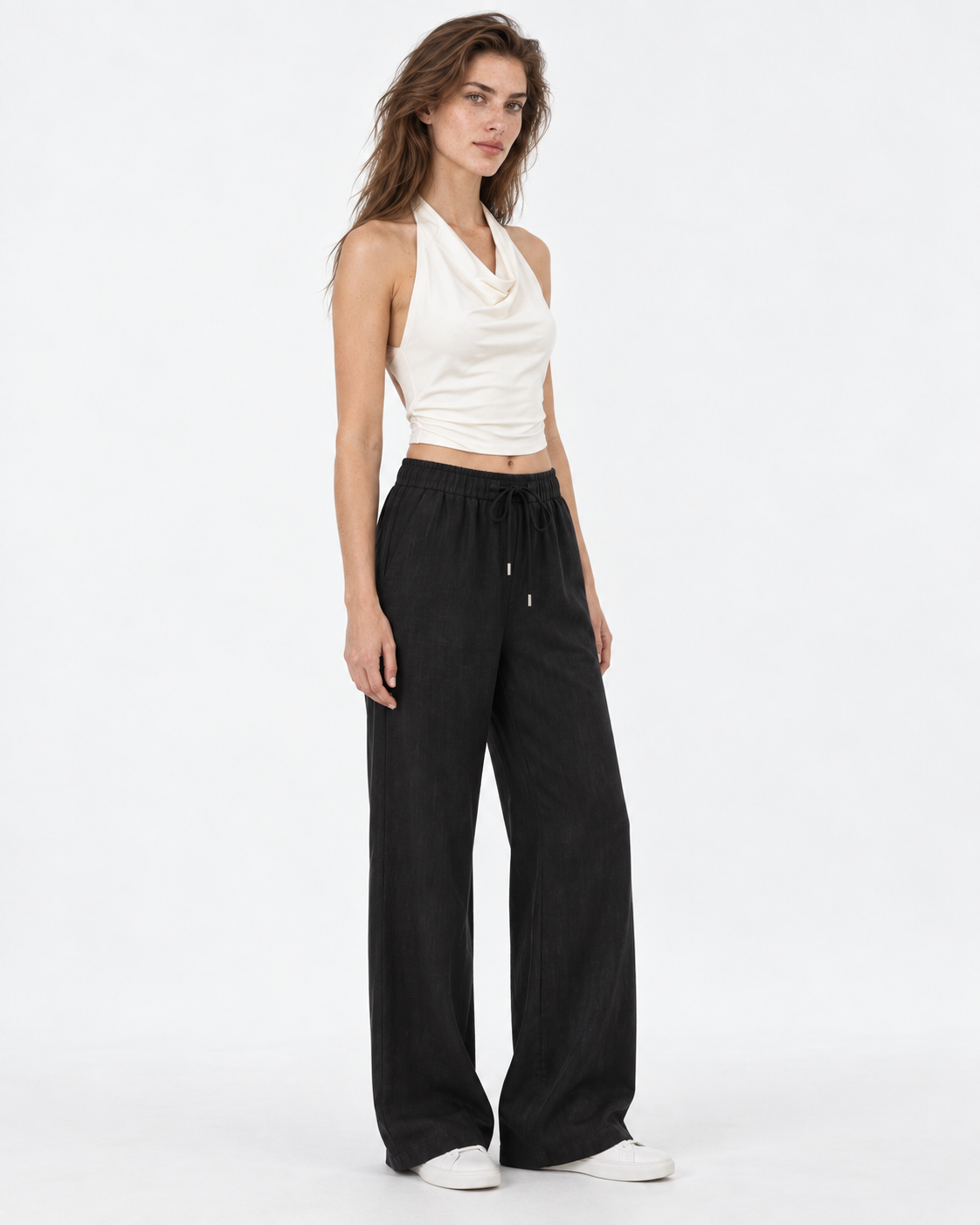 Pantalón de lino negro Amapola, tres cuartos derecha