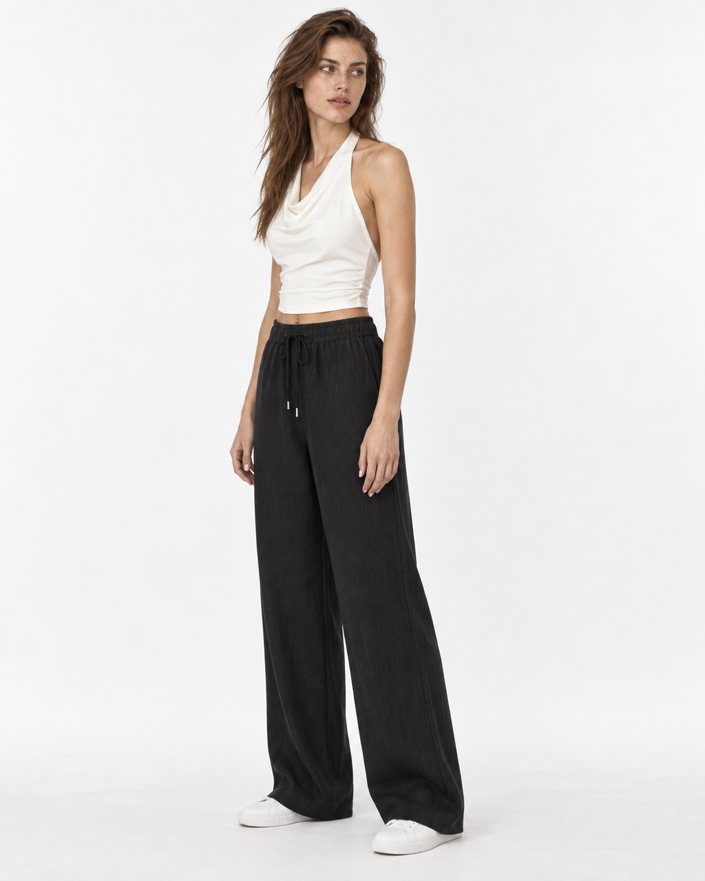 Pantalón de lino negro Amapola, tres cuartos izquierda