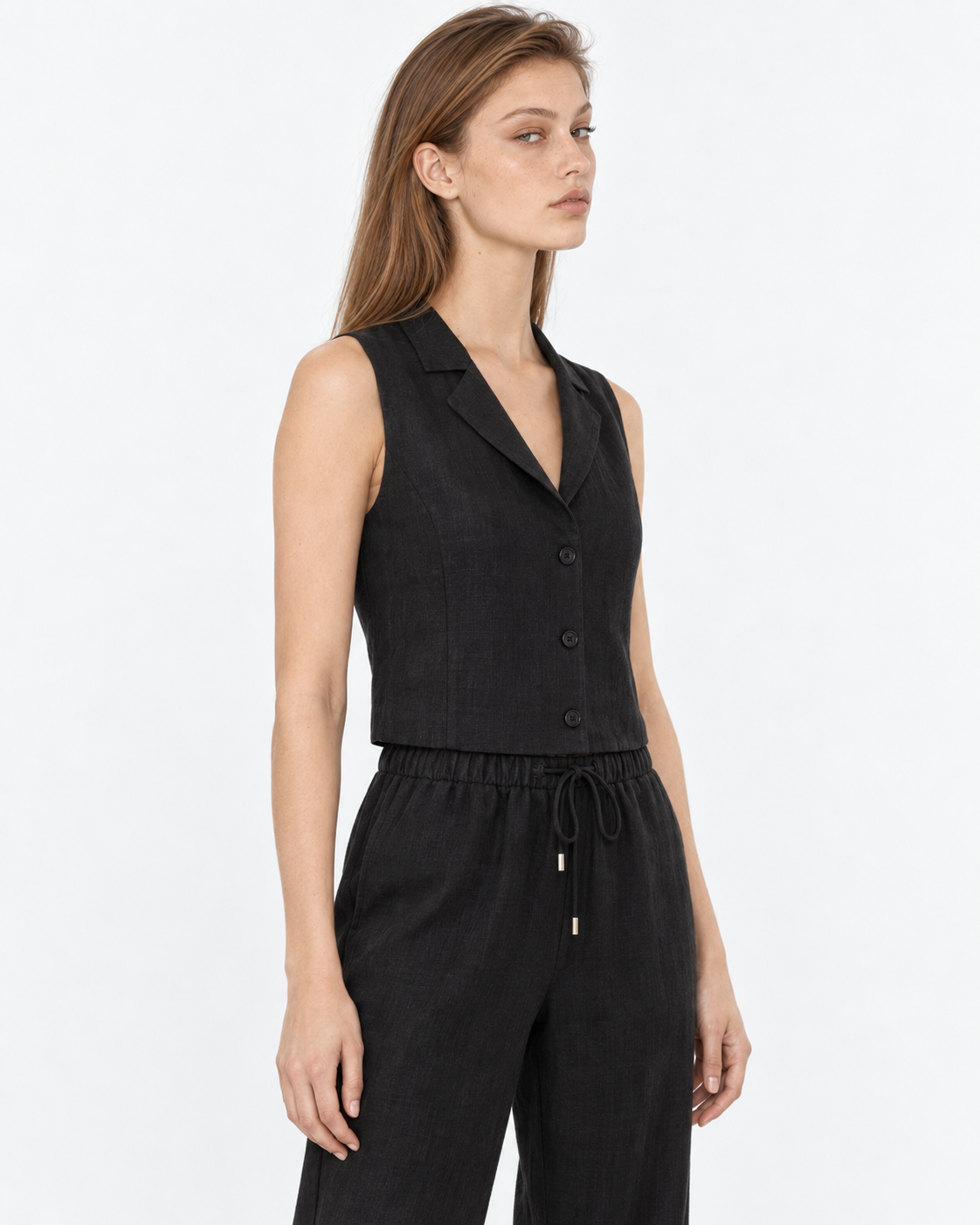 Gilet lino negro Amapola, tres cuartos plano medio