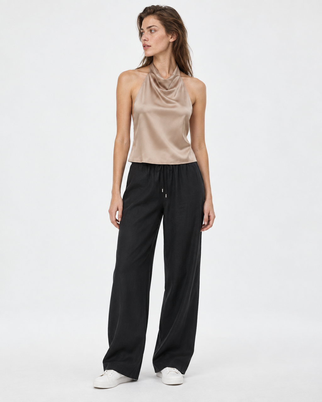 Blusa halter satín beige Laura, frente