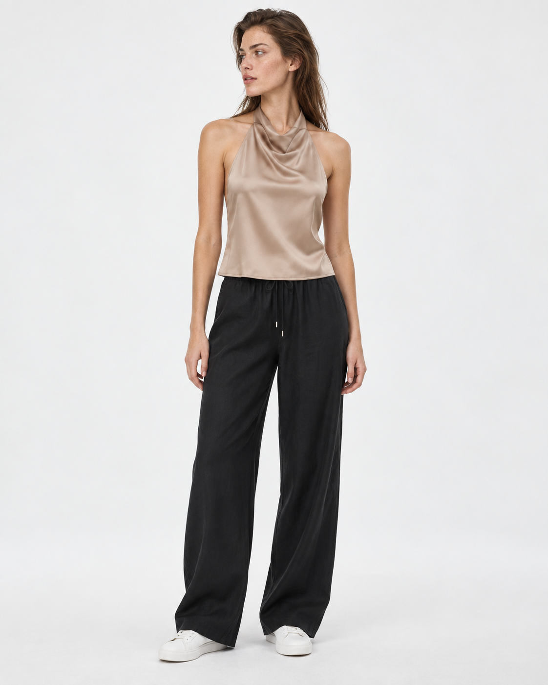 Blusa halter satín beige Laura, frente