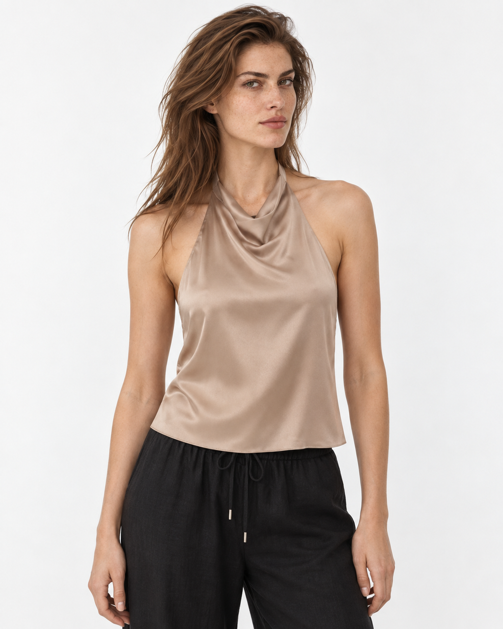Blusa halter satín beige Laura, frente plano medio