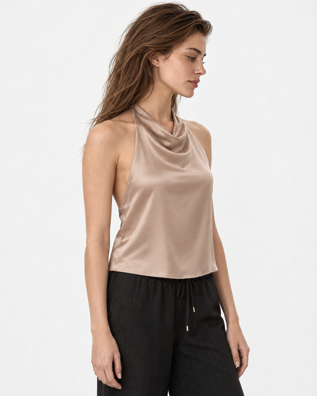 Blusa halter satín beige Laura, tres cuartos