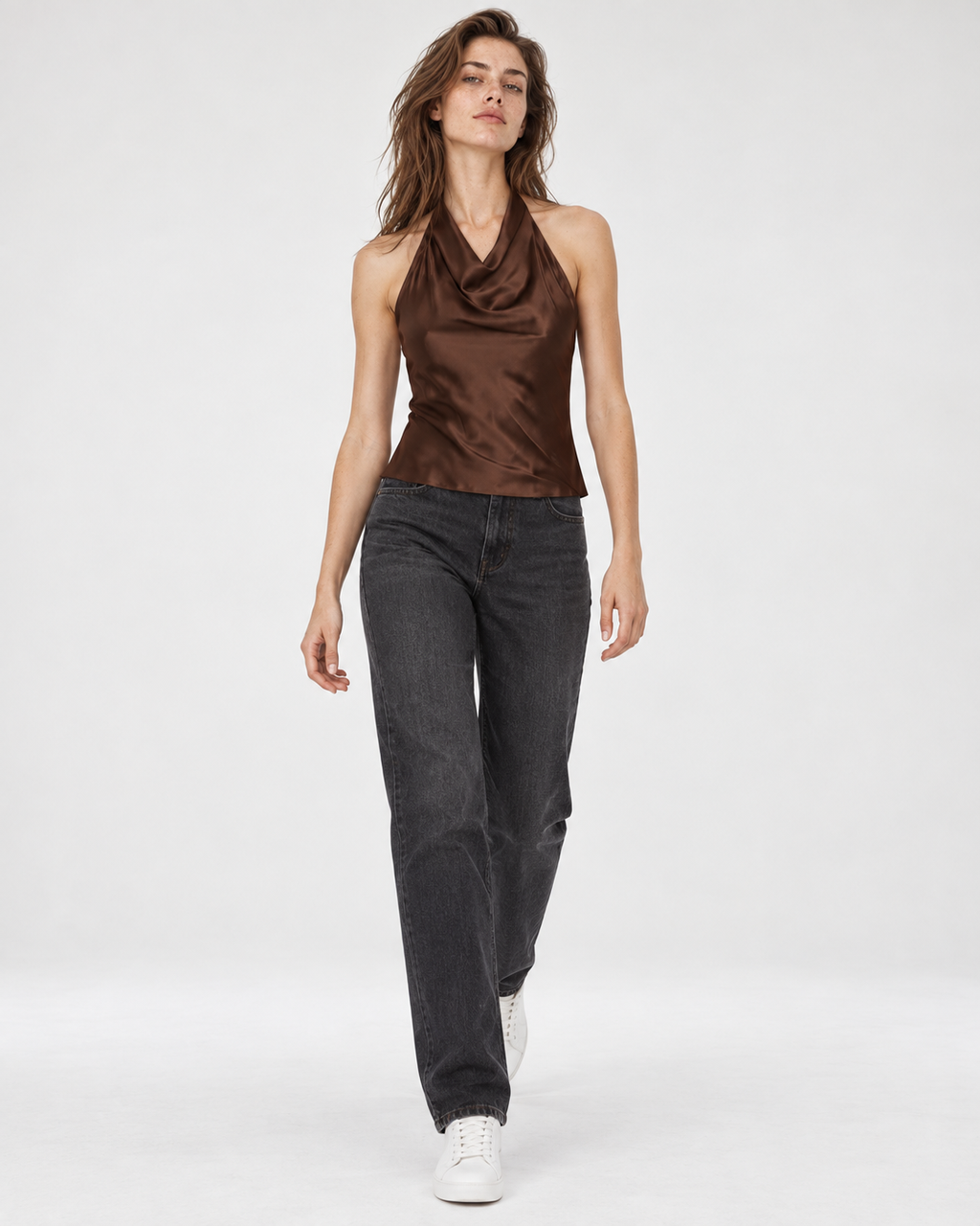 Blusa café halter satín sin espalda Laura | MQM