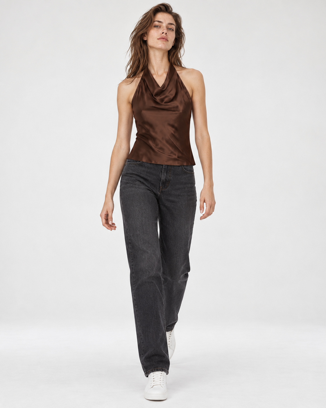 Blusa café halter satín sin espalda Laura | MQM