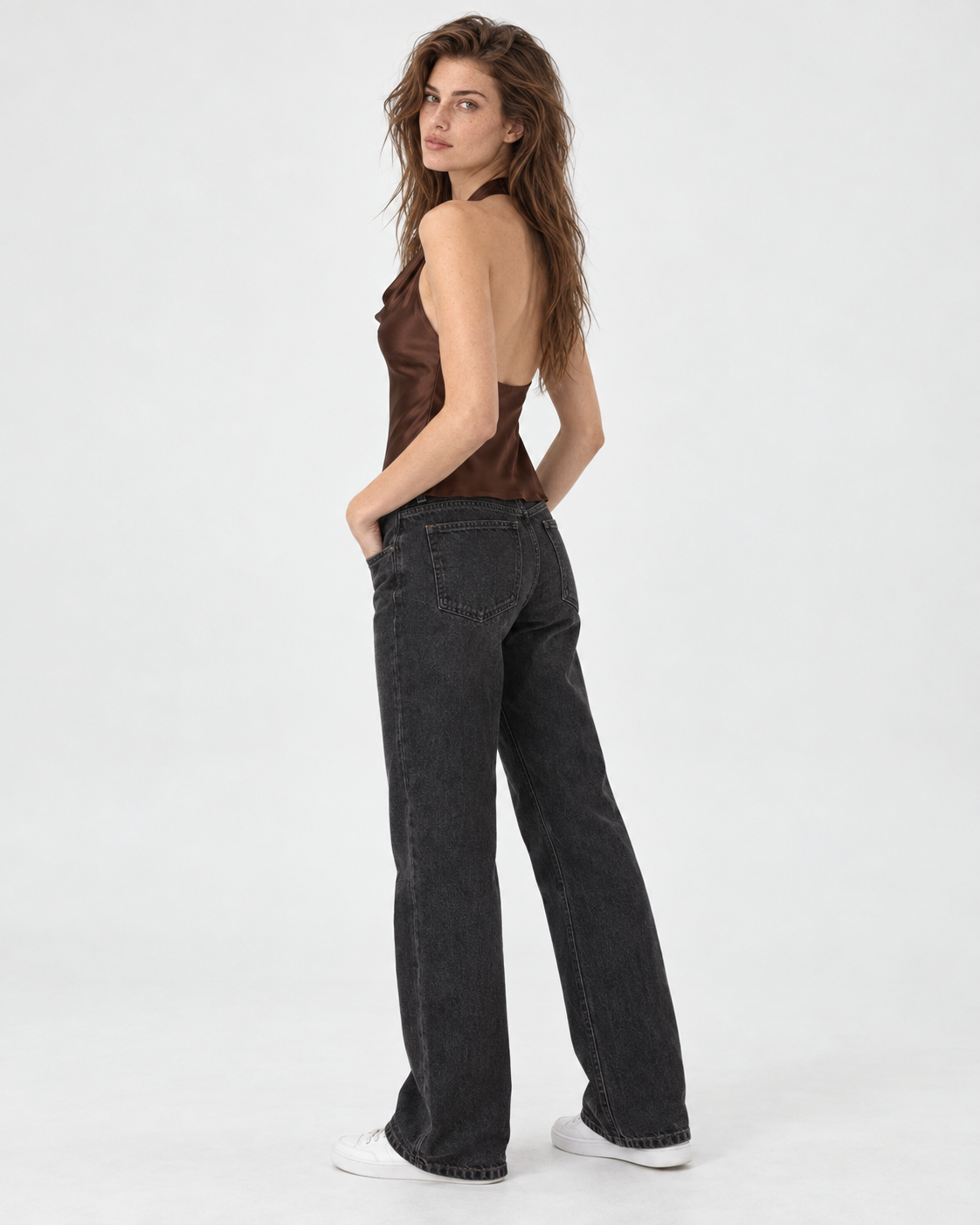 Blusa café halter satín sin espalda Laura | MQM