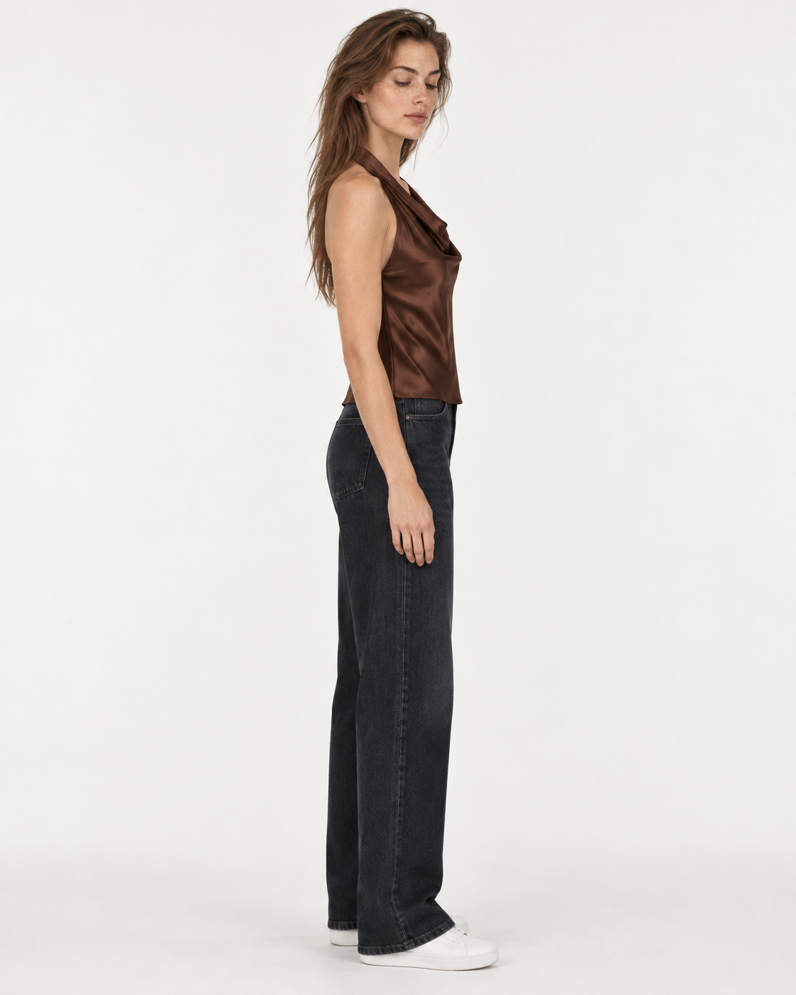 Blusa café halter satín sin espalda Laura | MQM