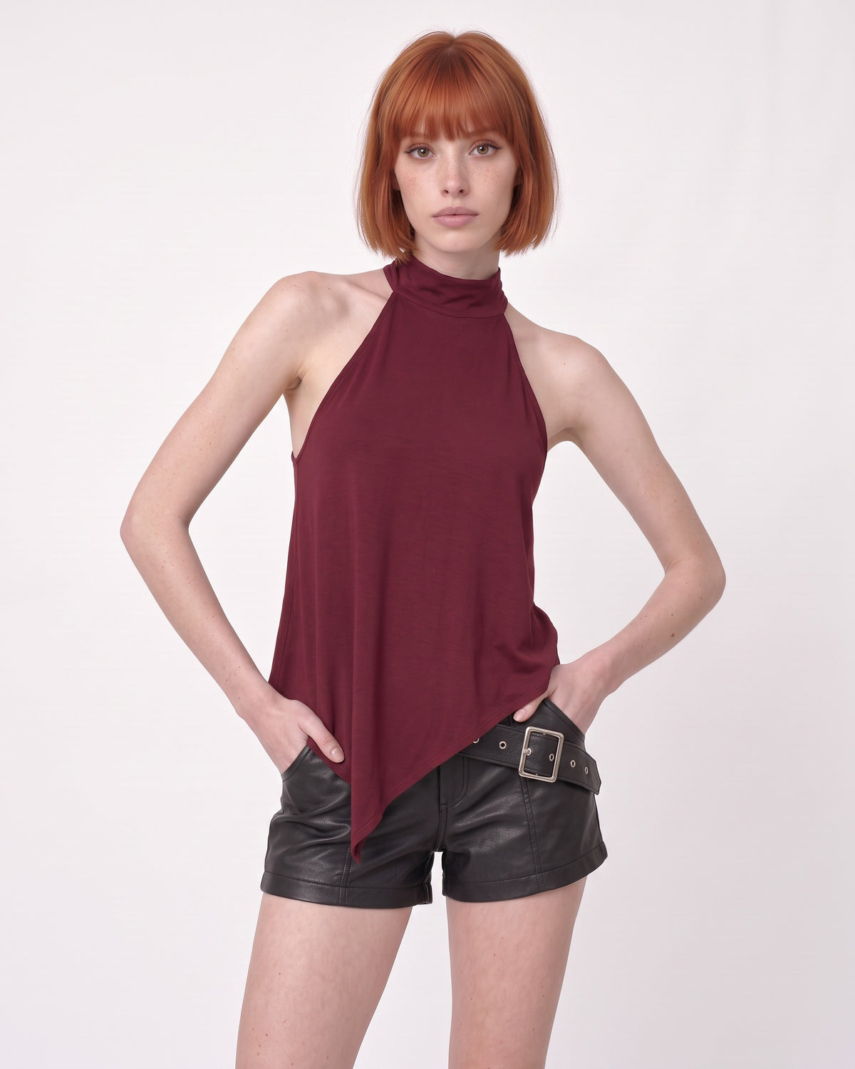 Crop top halter burdeo Renata, vista de frente