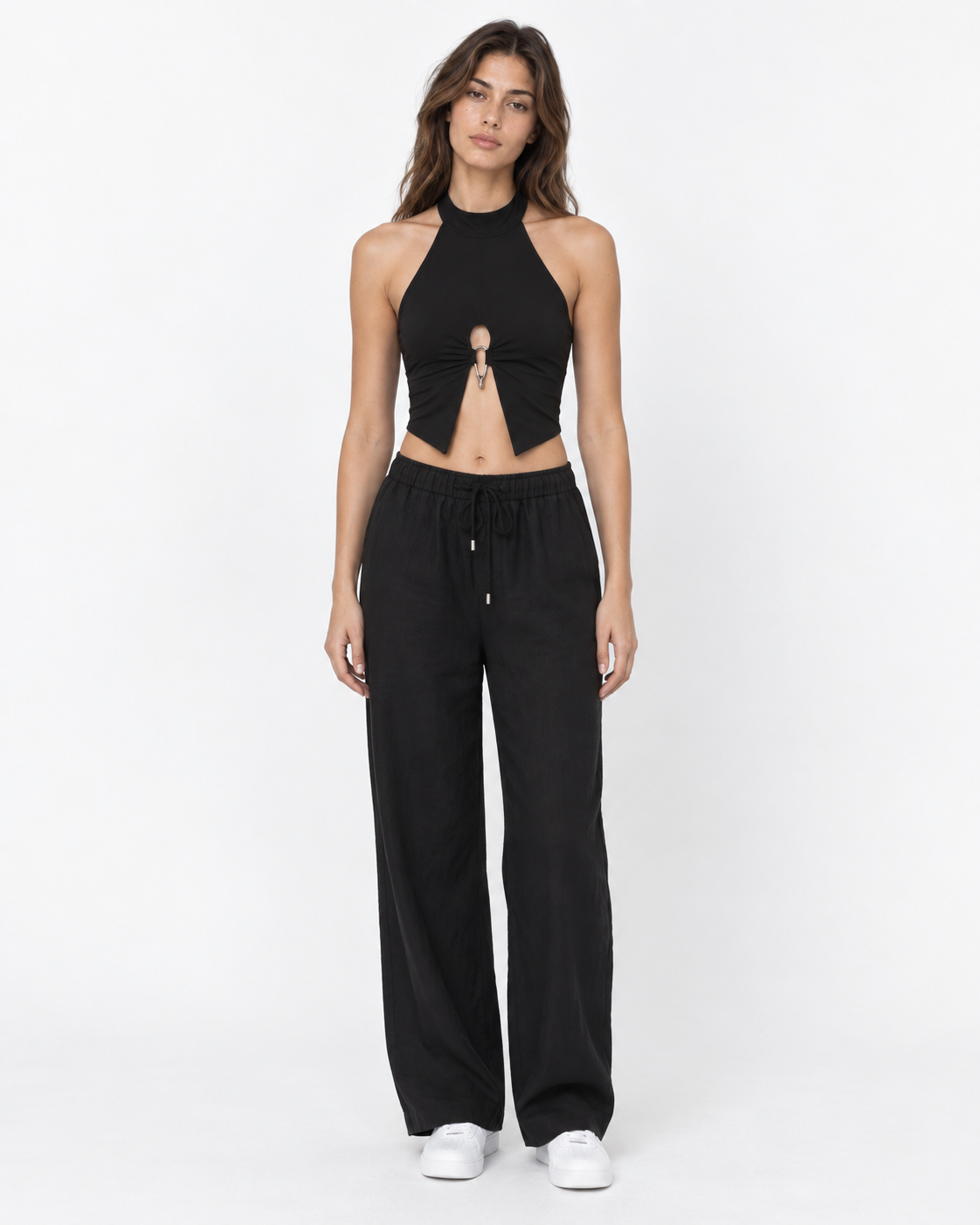 Crop top negro halter con argolla metálica Nápoles