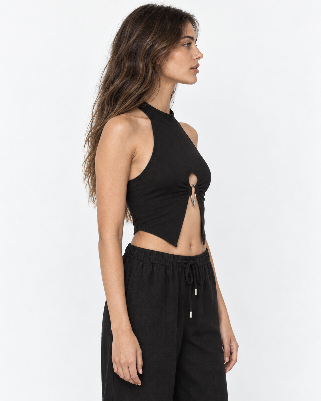 Crop top negro halter con argolla metálica Nápoles