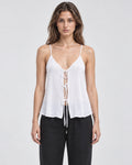 Blusa blanca de bambula con tirantes y amarras al frente