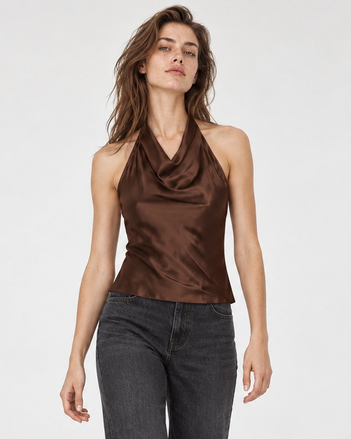 Blusa halter café chocolate de satín con espalda descubierta Laura