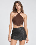 Top halter café de gamuza con tachas Ángela