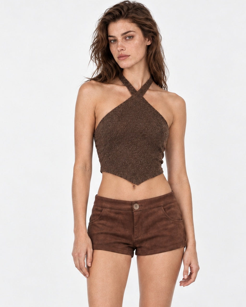Crop top halter café brillante con punta Ángela
