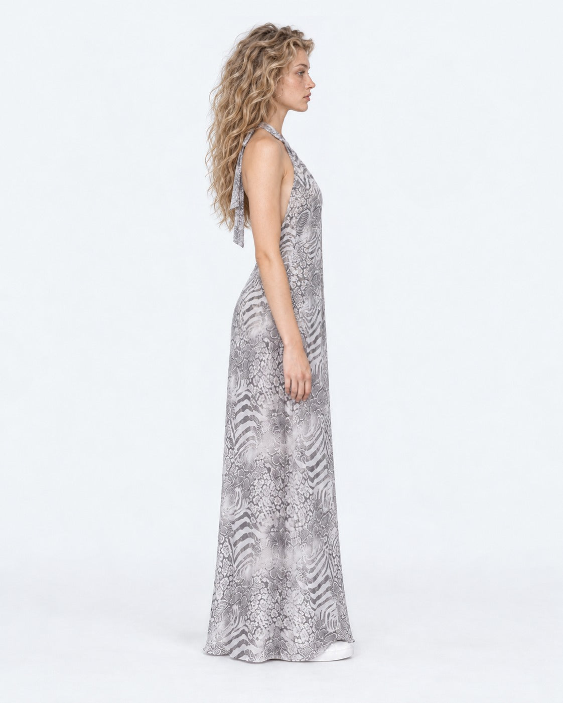 Vestido largo animal print halter espalda descubierta, lado | MQM