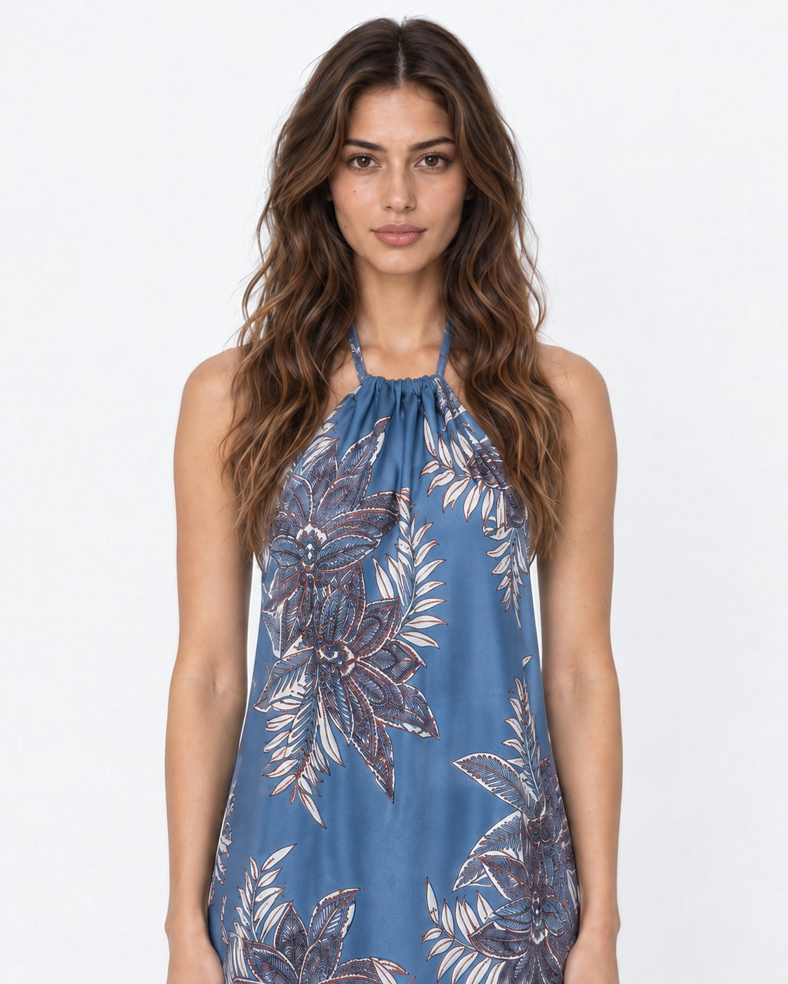 Vestido largo halter azul estampado botánico Araucaria, detalle frente | MQM