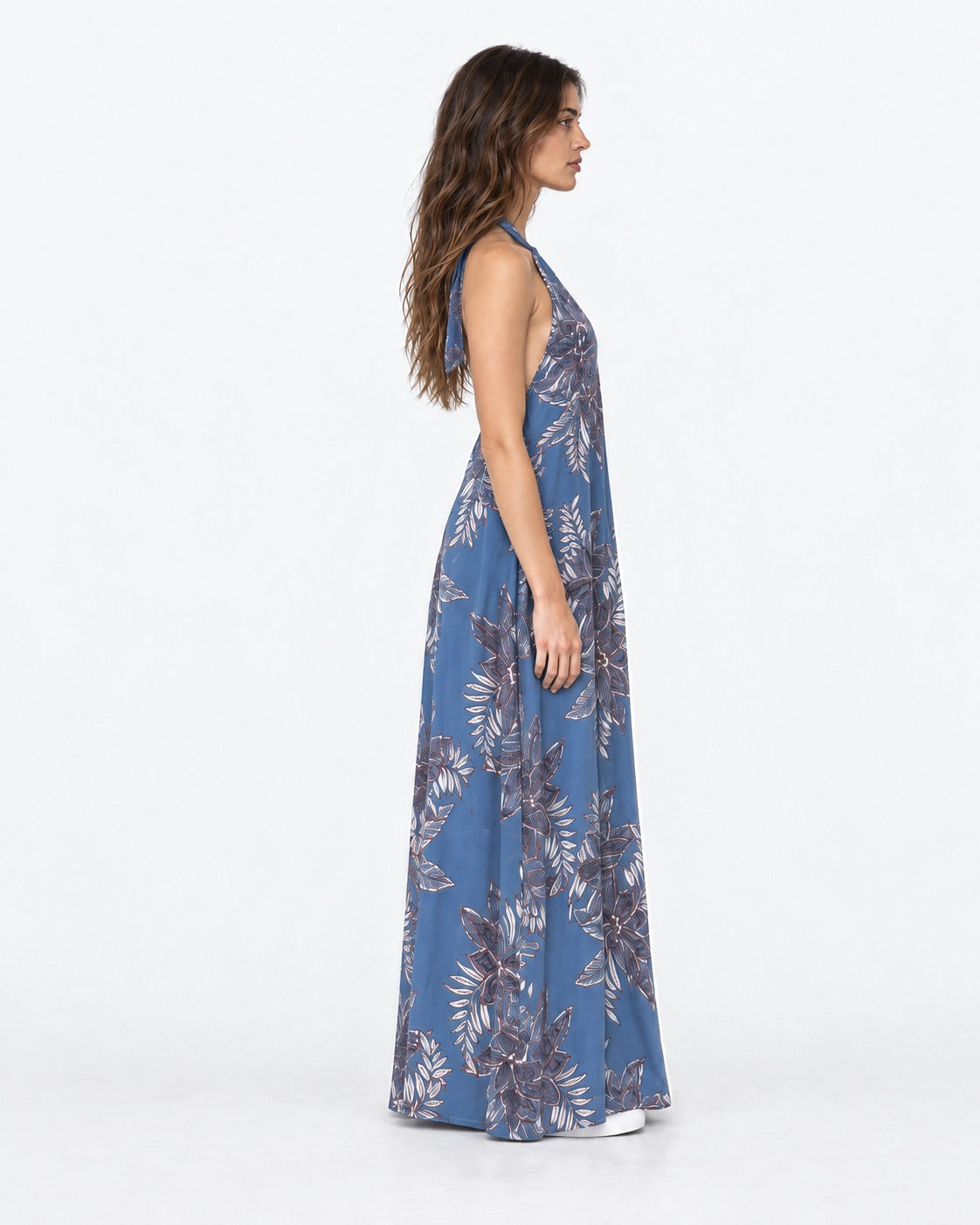 Vestido largo halter azul estampado botánico Araucaria, lado | MQM