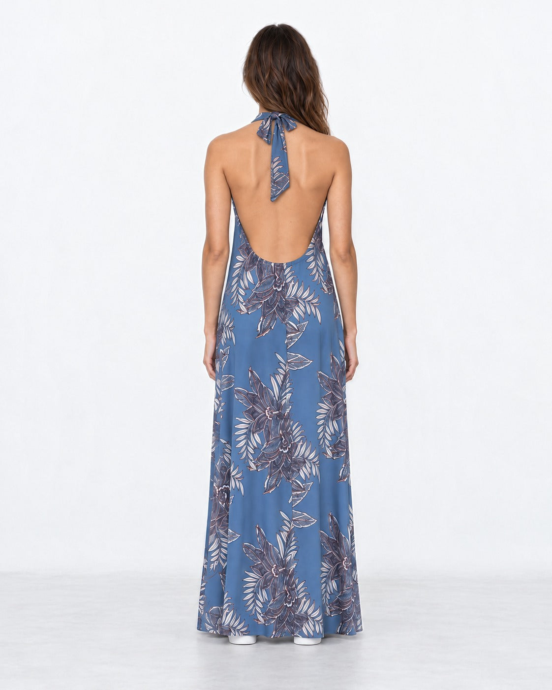 Vestido largo halter azul estampado botánico Araucaria, espalda descubierta | MQM