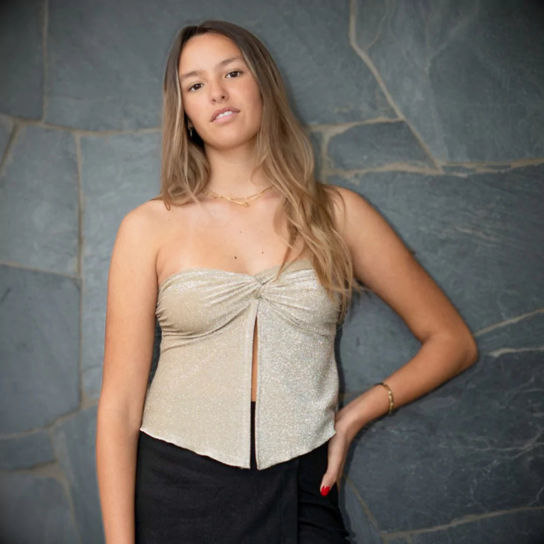 Blusa Strapless Dorada Opaca con Elástico en la Espalda | Diseños