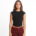 Polera Mujer Negra Ajustada Crop con Frunces Laterales | Bari - MQM