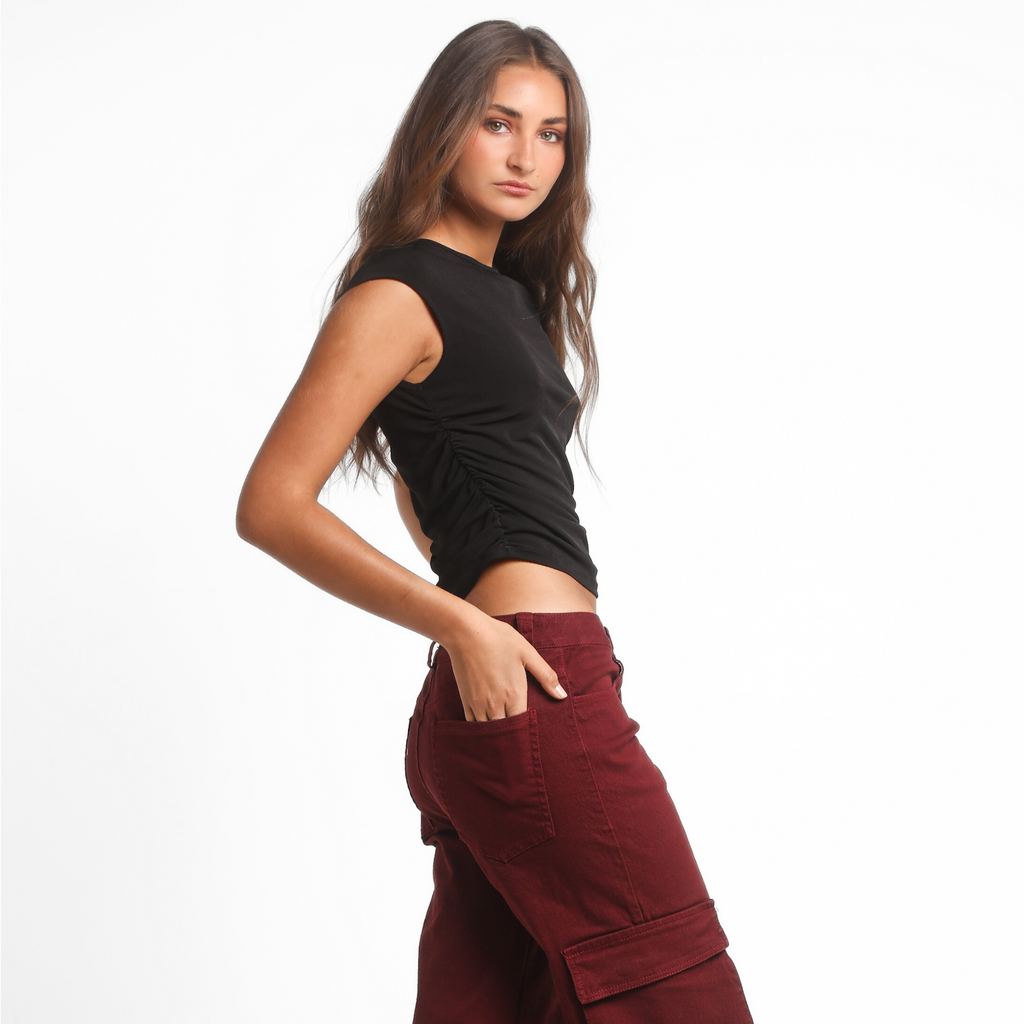 Polera Mujer Negra Ajustada Crop con Frunces Laterales | Bari - MQM