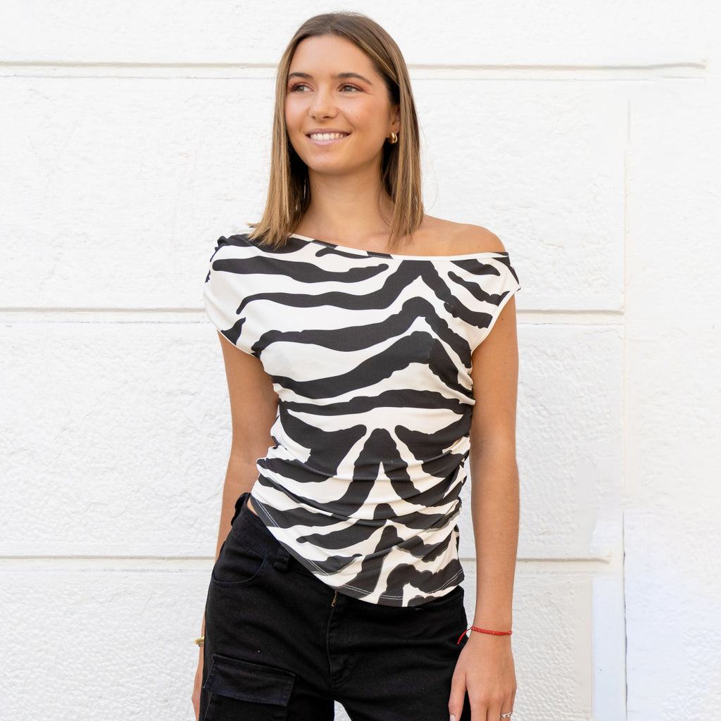 Polera Mujer Cebra Asimétrica Fruncida Estilo Urbano | Kenia - MQM